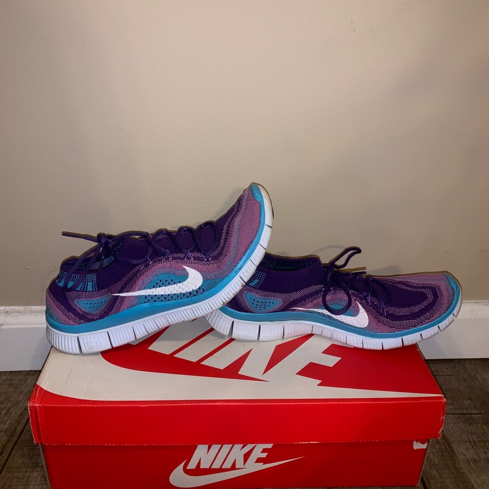 💙RARE NIKE FREE RUNS 5.0💙